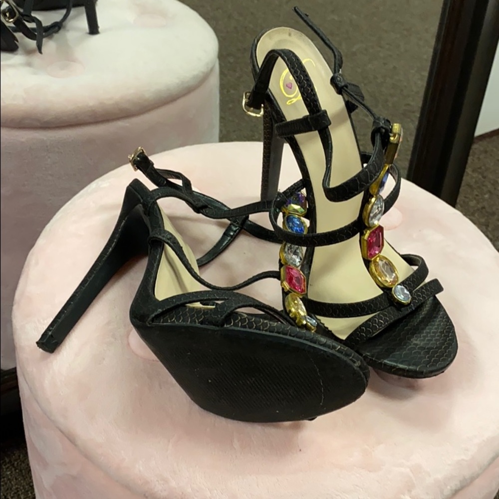 Heels - Picture 2 of 3